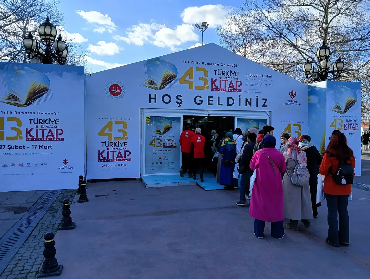 Tdv Halis Aydemir Ramazan Kitap Fuarı Imza Günü Hbv (1)