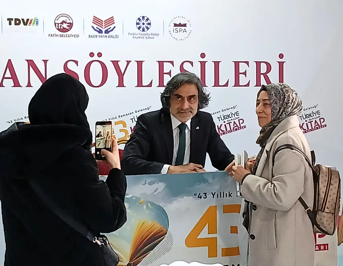 Tdv Halis Aydemir Ramazan Kitap Fuarı Imza Günü Hbv (6)