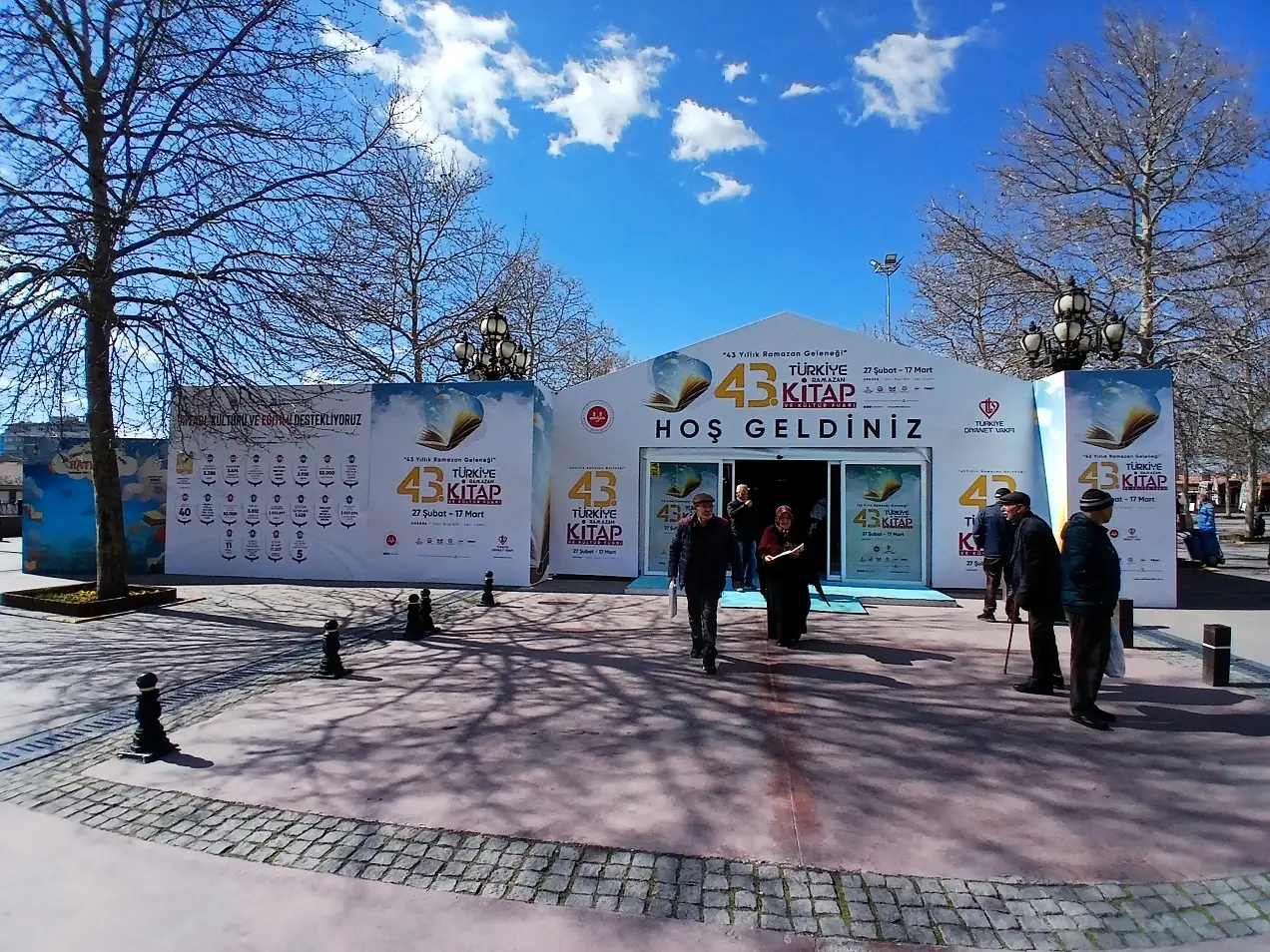 Tdv Türkiye Diyanet Vakfı Burhan Işliyen Hbv Kitap Imza Günü Fuar Ramazan (1)