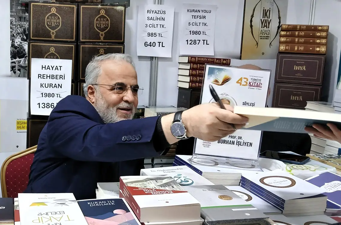 Tdv Türkiye Diyanet Vakfı Burhan Işliyen Hbv Kitap Imza Günü Fuar Ramazan (4)