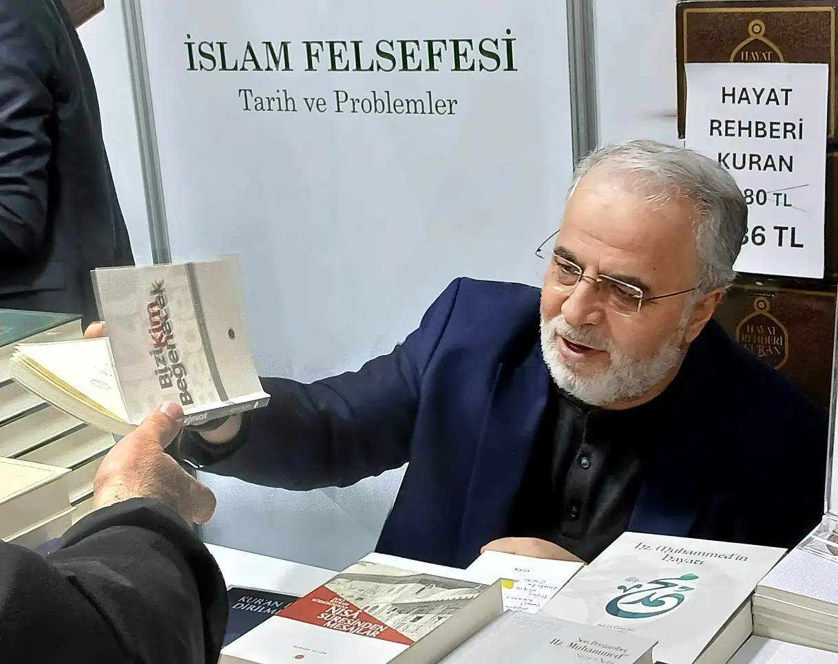 Tdv Türkiye Diyanet Vakfı Burhan Işliyen Hbv Kitap Imza Günü Fuar Ramazan (5)