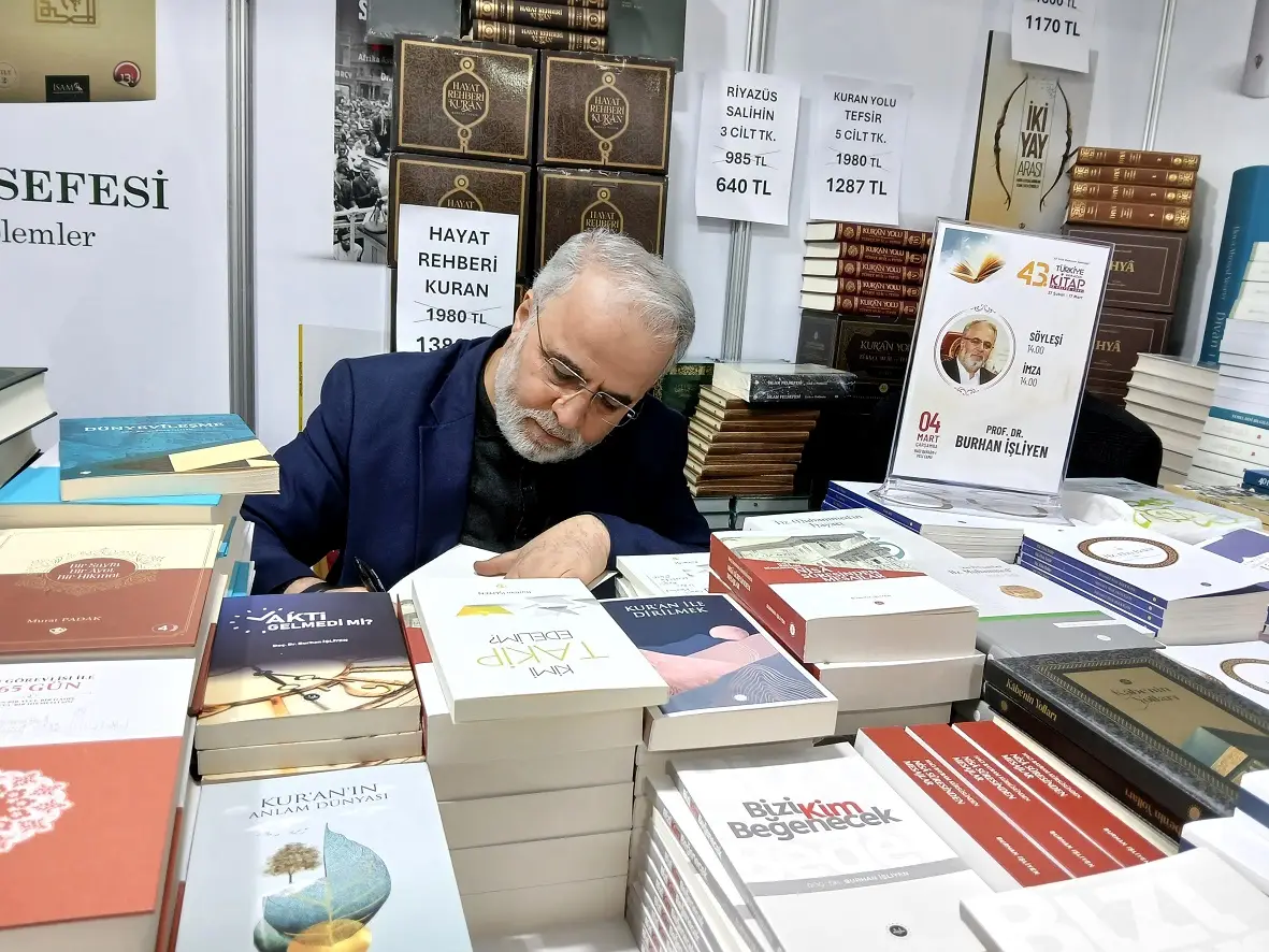 Tdv Türkiye Diyanet Vakfı Burhan Işliyen Hbv Kitap Imza Günü Fuar Ramazan (6)