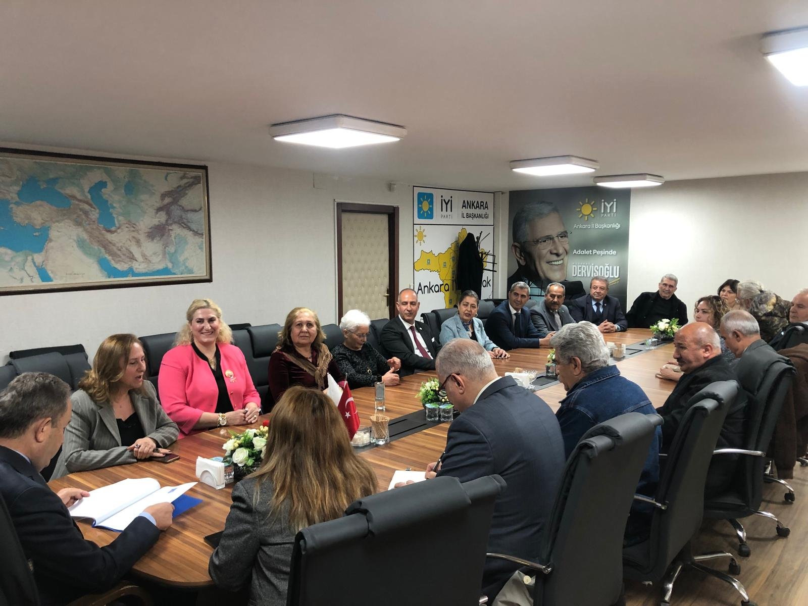 Ankaralı emekliler İYİ Parti İl Başkanlığını ziyaret ettiler