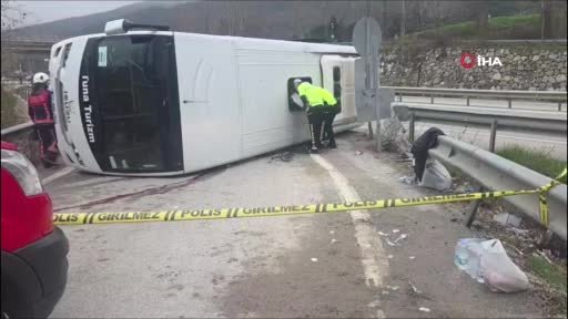 Yalova’da servis midibüsü devrildi: 1 ölü, 20 yaralı