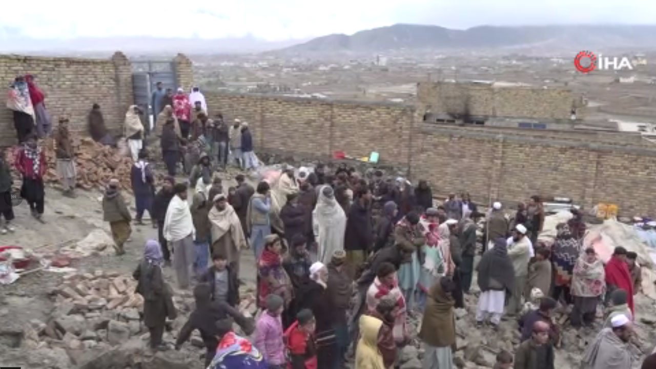 Afganistan 5.9’luk depremle sarsıldı!