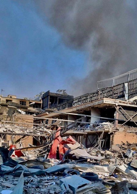 İran'ın 100 yıllık araştırma merkezi Pasteur Enstitüsü vuruldu!