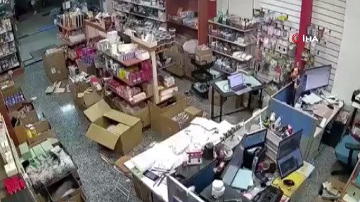 Endonezya 7.4’lük depremle sallandı!