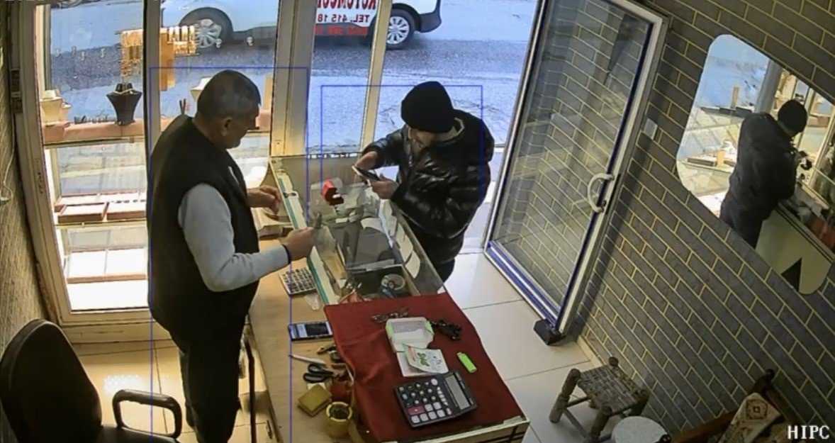 60 bin liralık yüzüğü böyle çaldı: Müşteri gibi girip kaçtı