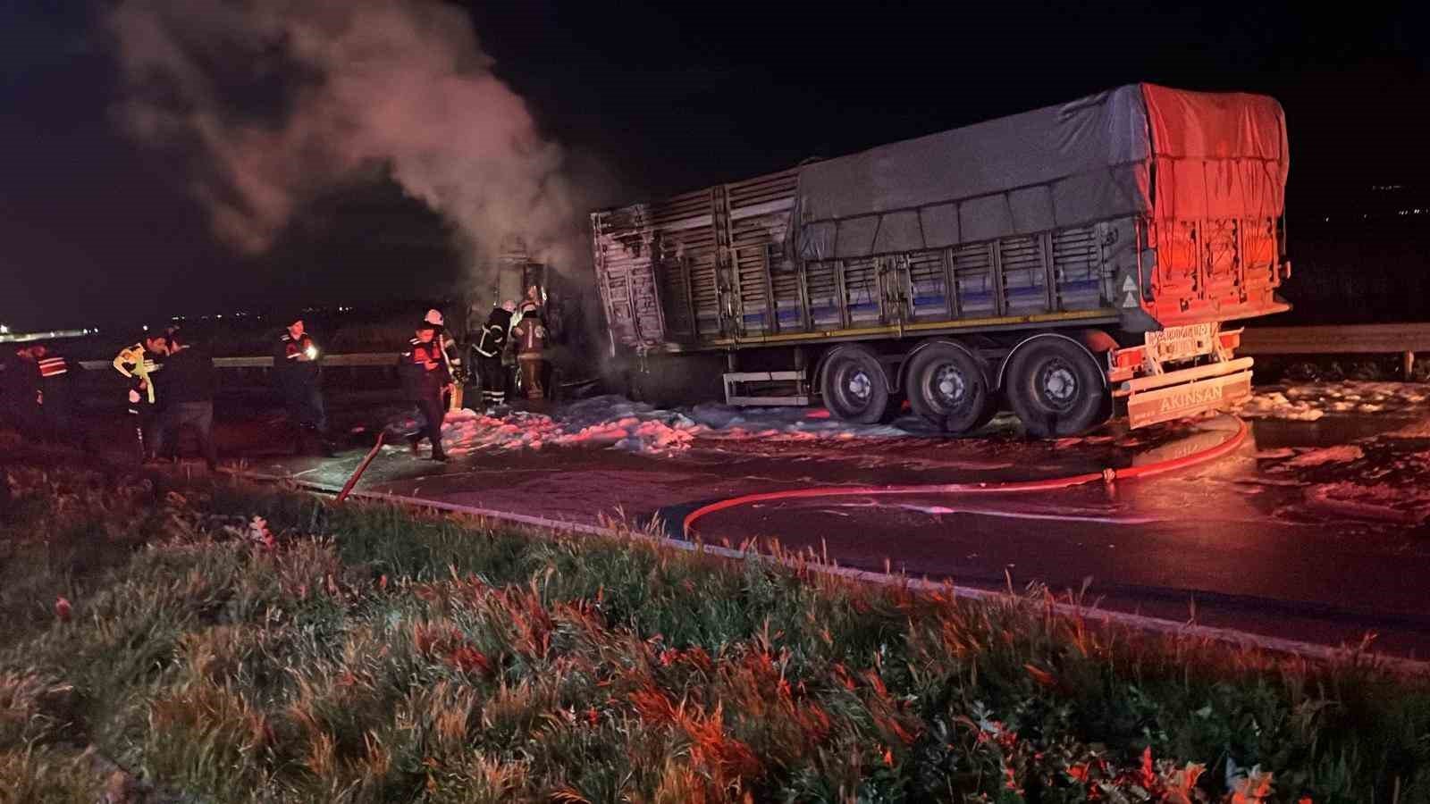 Bursa’da tır alev alev yandı: Yol trafiğe kapatıldı