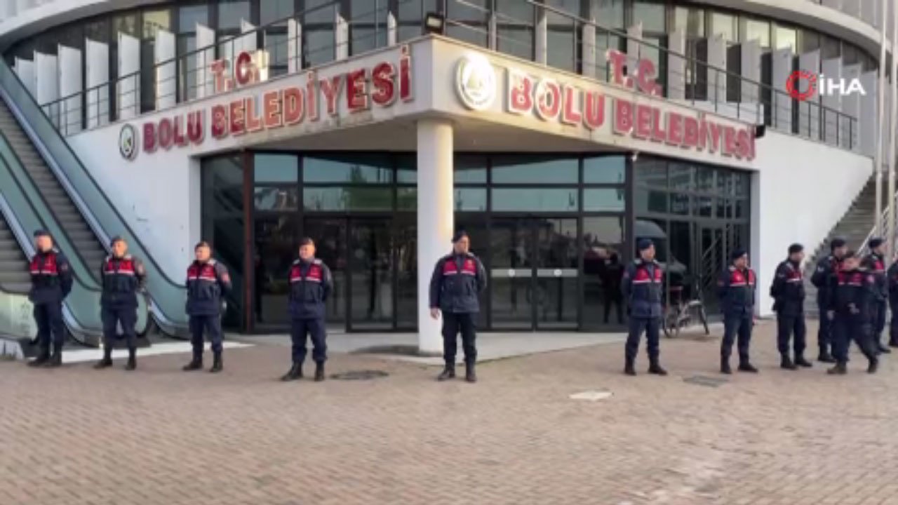 Jandarma Bolu Belediyesi'nde arama yapıyor!