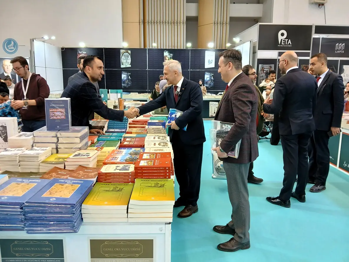 Ankara Kitap Fuarı’na yoğun ilgi: Ahmet Selim Yurdakul’dan ziyaret