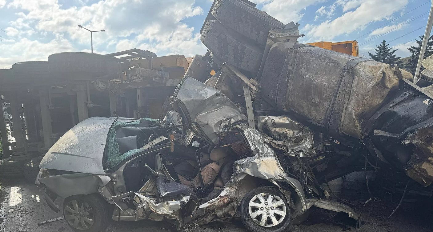 Kocaeli’de feci zincirleme kaza: 2 kişi hayatını kaybetti Ankara yönü kapatıldı