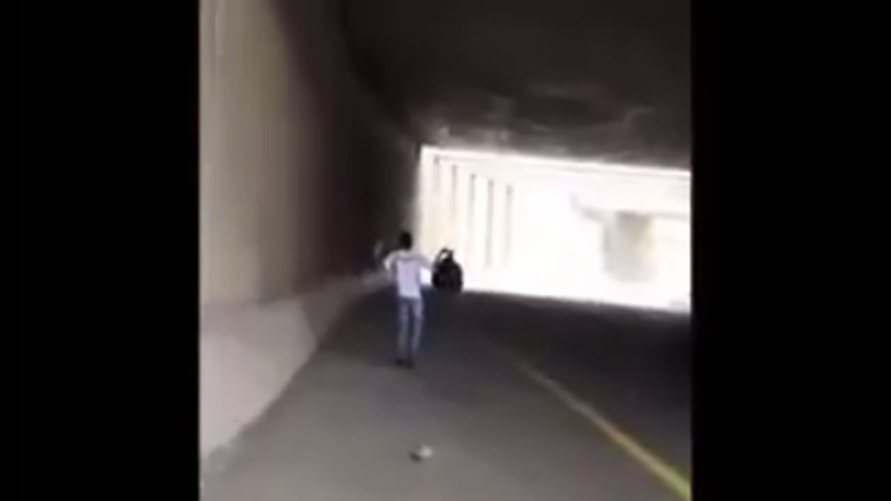 İsrail askerleri önce gitmesine izin verdi, sonra sırtından vurdular!