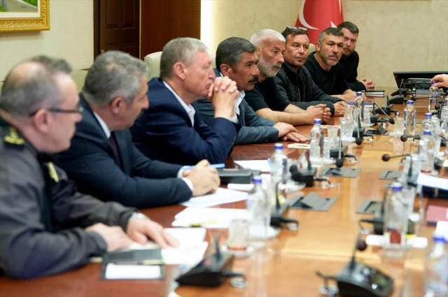 Gunlerdir Suren Krizin Ardinda 19788697 7279 2 M