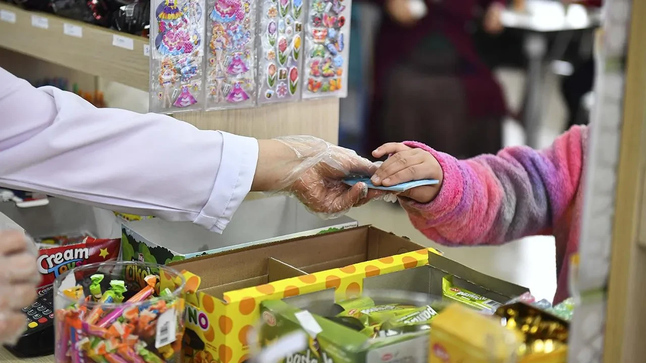 Istanbulda Ogrencilere Aylik 2 Bin Tl Kantin Destegi Vali Gul Sartlari Acikladi 3293589