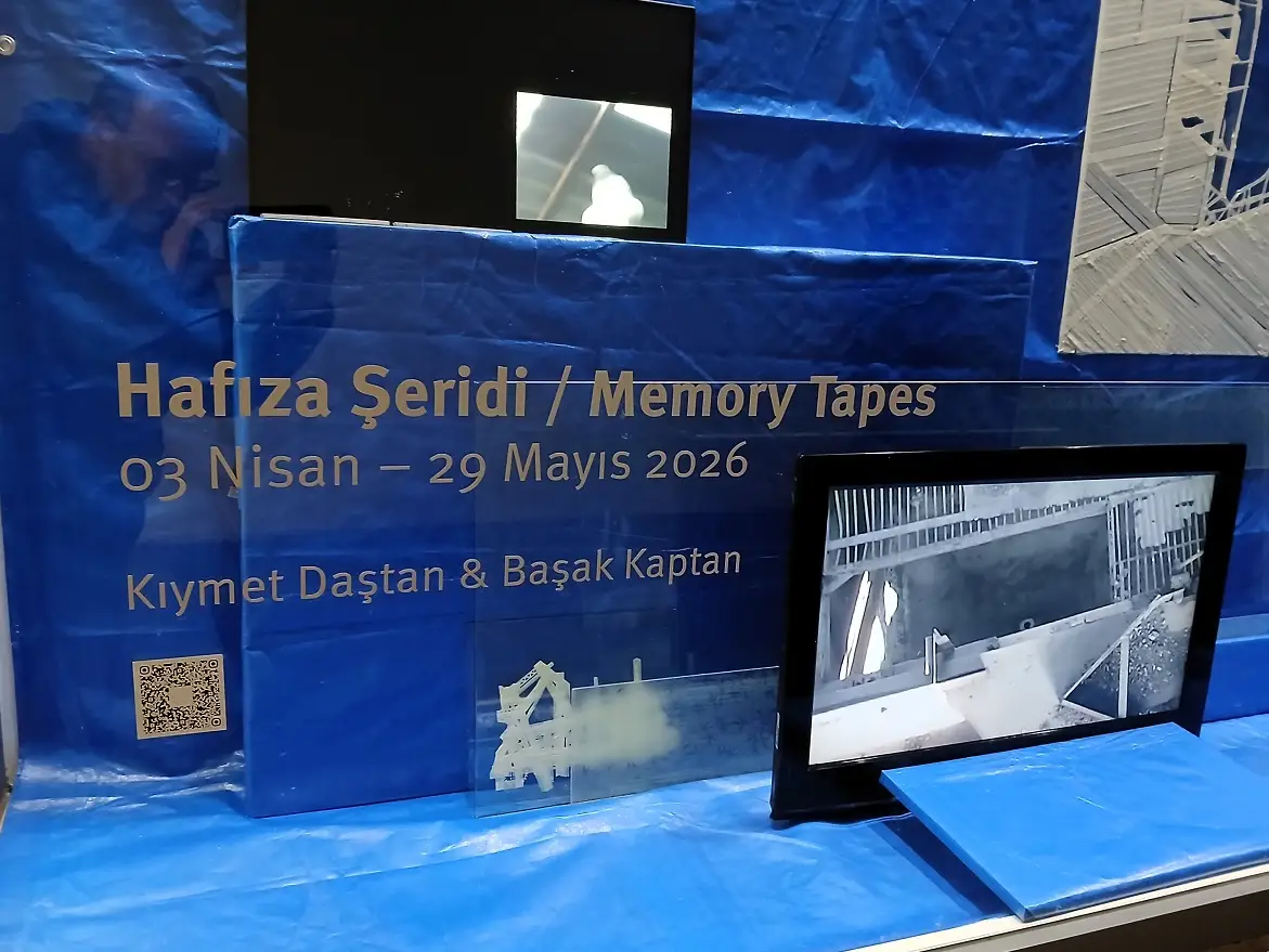 Kıymet Daştan Başak Kaptan Hafıza Şeridi Memory Tapes Goethe Galeri Vitrin Enstalasyon (3)