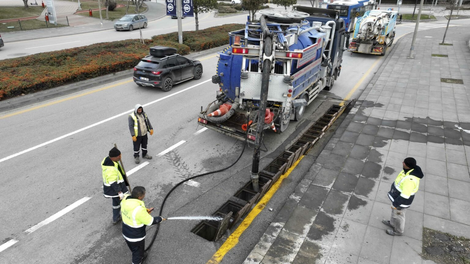 ASKİ'den Ankara'ya nefes aldıran operasyon: 334 bin ızgara açıldı