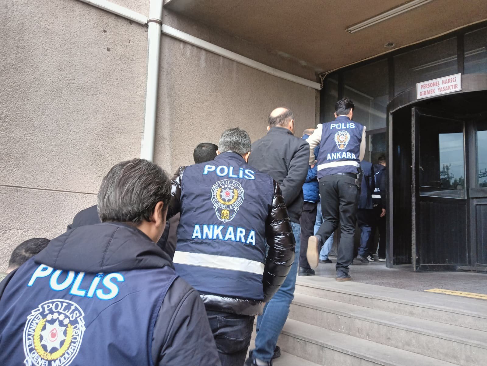 Ankara merkezli 10 ilde "change" operasyonu: 8 kişi tutuklandı