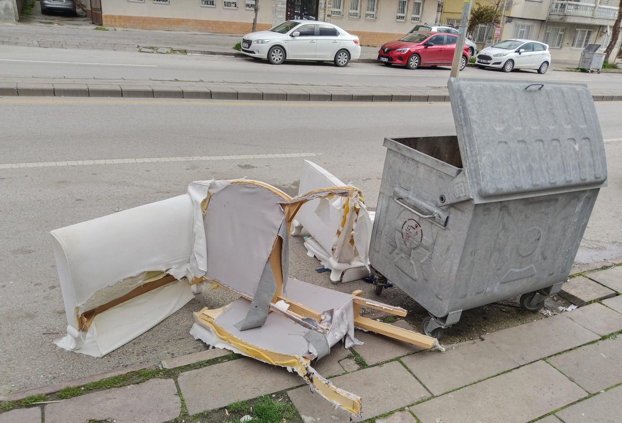 Keçiören Çekirge Caddesi'nde çevre duyarlılığı yok
