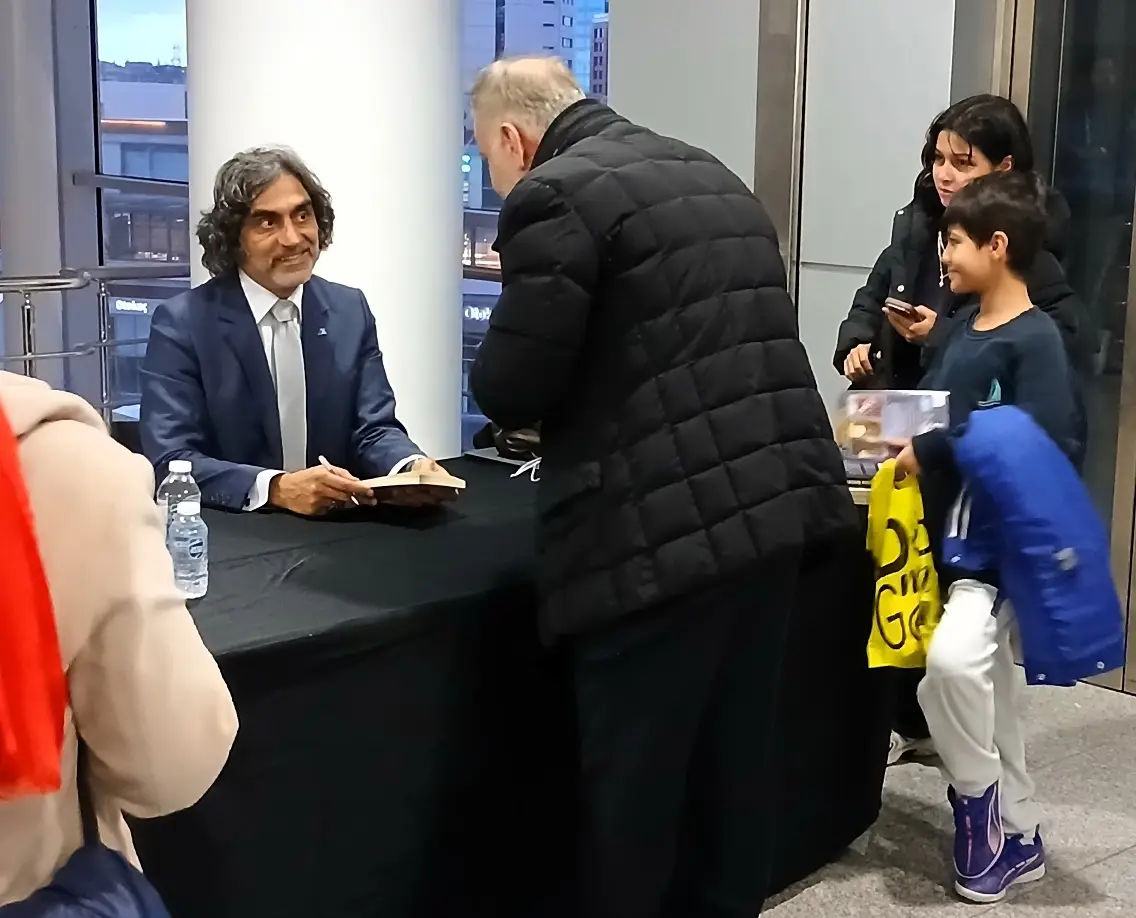 Yazar Halis Aydemir Ankara Kitap Fuarı Congresium Kitap Imza Günü