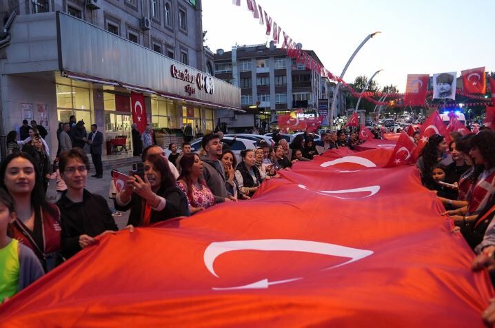 19 M A Y I S K E C İ Ö R E N