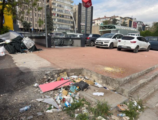 Ankara Keciören Metro Yht Gar Istasyonu Gmk Bulvarı Çöp Sorunu