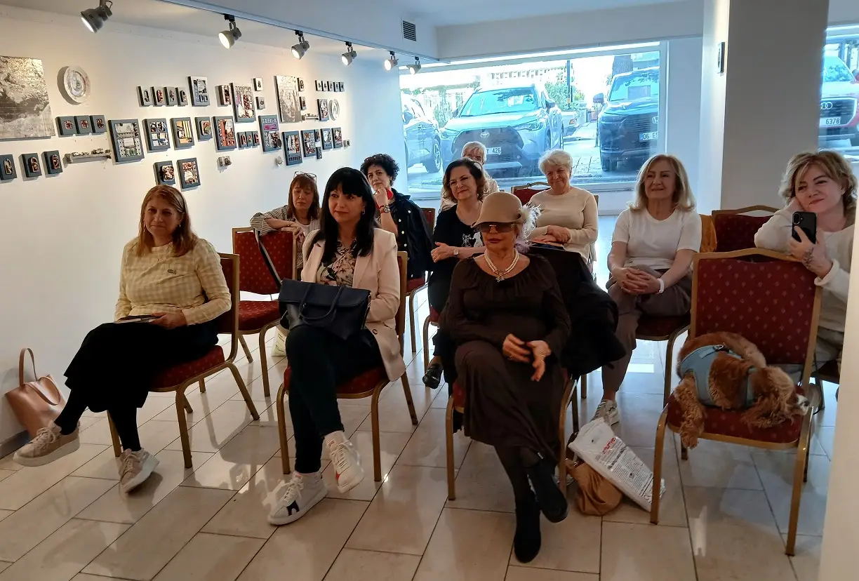 Ayla Burçin Kahraman Öykü Kitap Söyleşi Imza Günü Nurol Sanat (5)