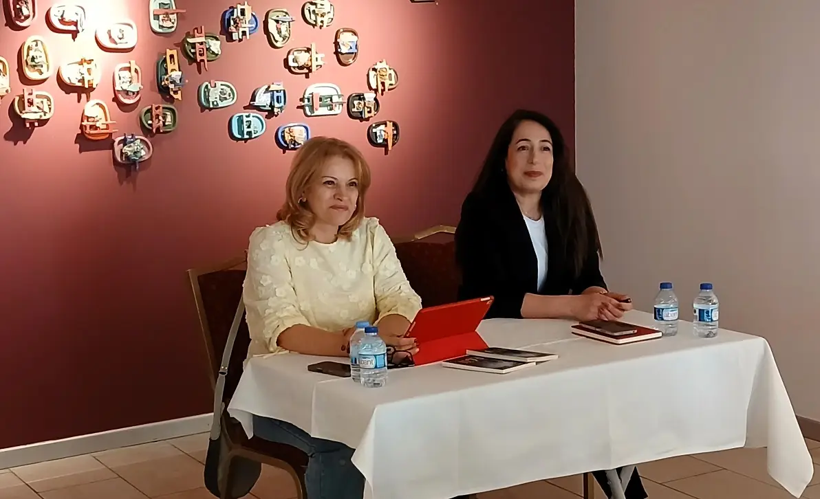 Ayla Burçin Kahraman Öykü Kitap Söyleşi Imza Günü Nurol Sanat Neslihan Hazırlar