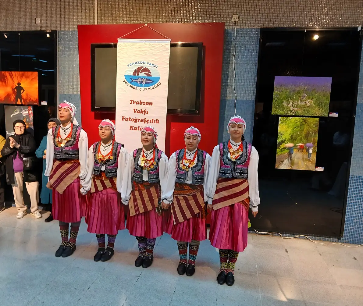 Bir Kare Bin Hikaye Trabzon Vakfı Trafok Folklor Ekibi Metro Sanat Galerisi