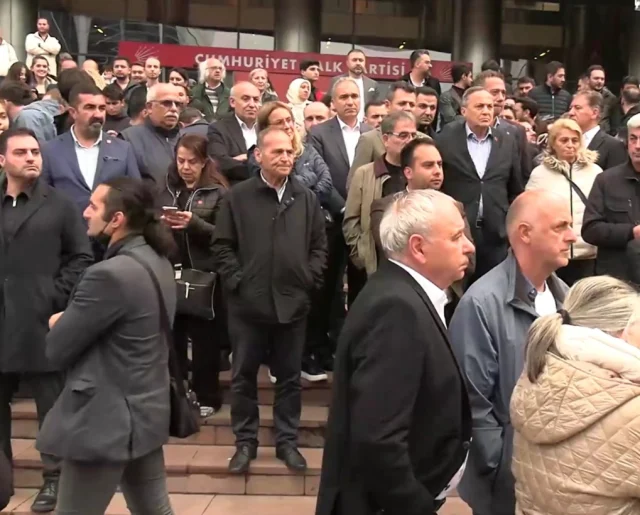 Chp Genel Merkezinde Tahliye G 19877326 4952 1 M