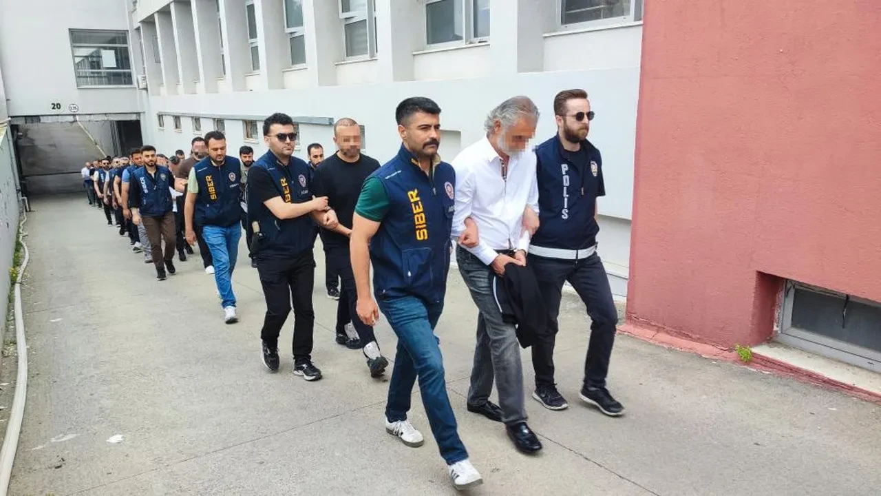 Cokertilen Ceteden Rasim Ozan Kutahyaliya Uzanan Yol Telefon Sifresi Kirilinca Her Se 3336935 202605211110 2