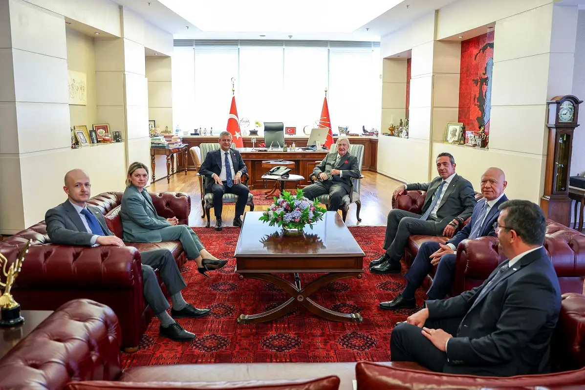 Koç Topluluğu 100 Yıl Chp Davet Rahmi M Koç Ali Koç Özgür Özel (2)
