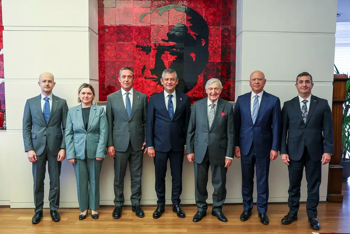 Koç Topluluğu 100 Yıl Chp Davet Rahmi M Koç Ali Koç Özgür Özel (5)