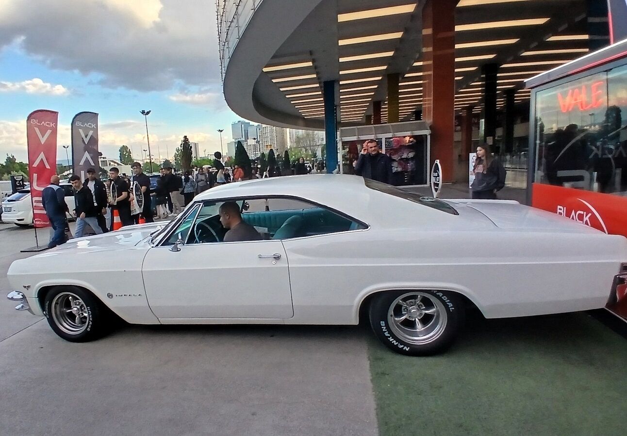 Vale Araç Teslim Noktası Ankamall Avm Amerikan Klasik Otomobil Chevrolet Impala