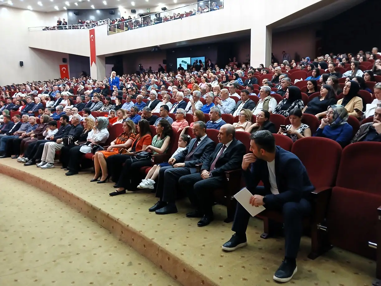 Mamak Şehitleriyle Yaşıyor Şahit Belgeseli Gala Gösterimi Necmettin Erbakan (1)