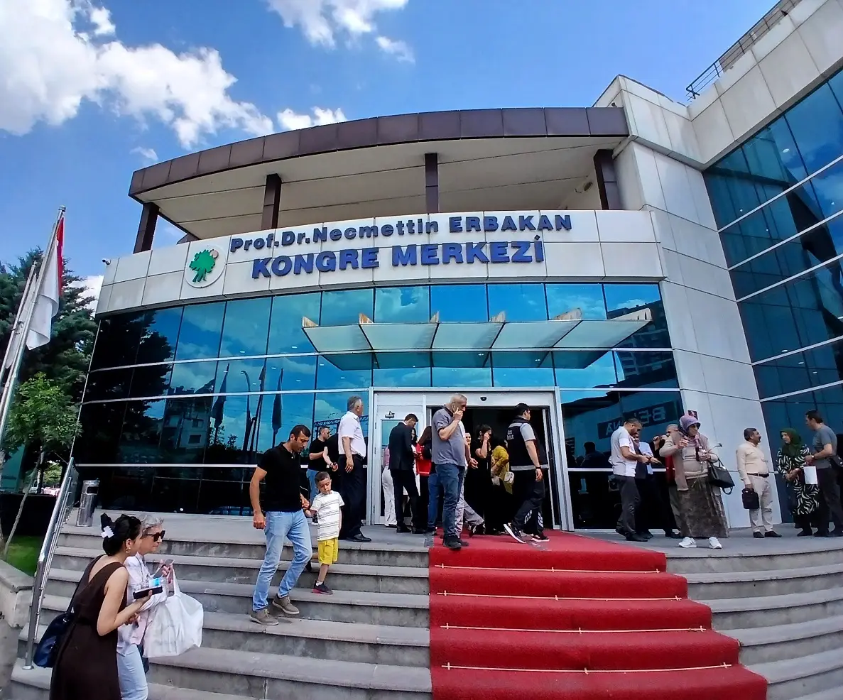 Mamak Şehitleriyle Yaşıyor Şahit Belgeseli Gala Gösterimi Necmettin Erbakan (3)