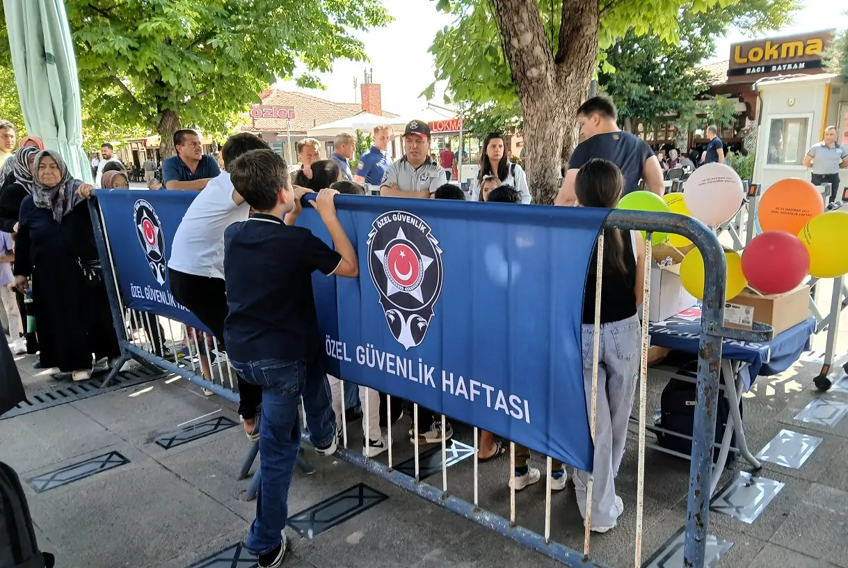Özel Güvenlik Günü Haftası Kutlamaları Hacı Bayram Camii Avlusu (4)
