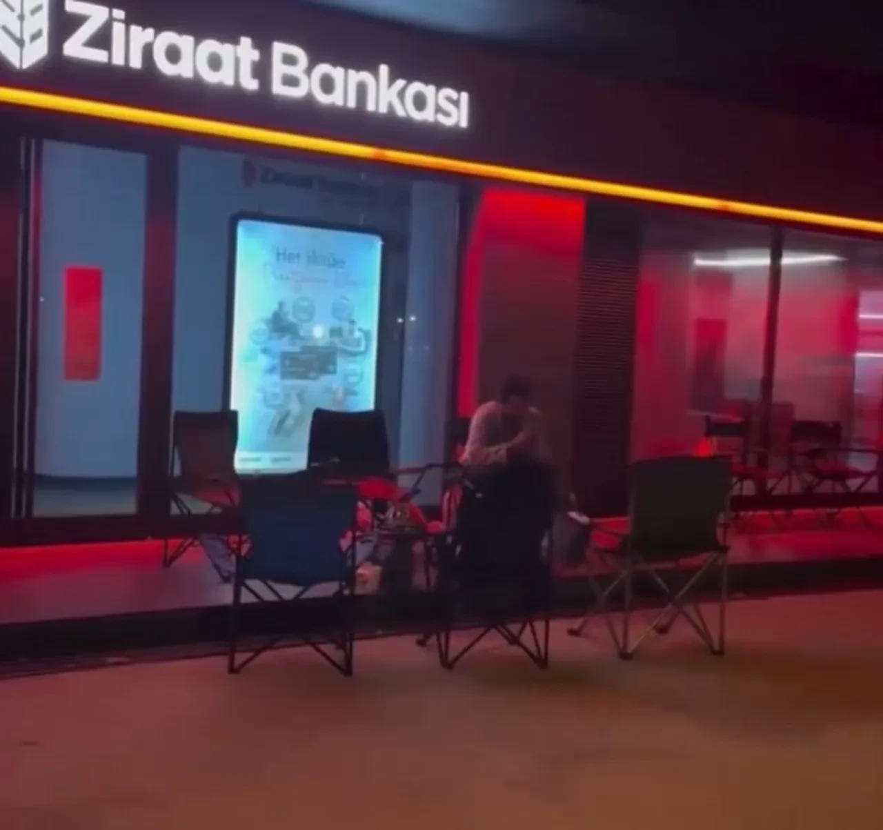 Tokinin Konut Satisi Basladi Kamp Sandalyesini Alan Geceden Siraya Girdi 3341783 202606151349 2