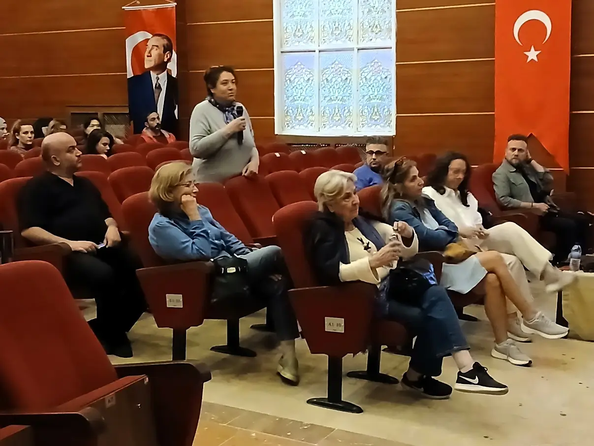 Uçan Süpürge Koridor Film Gösterimi Emel Göksu Mmm Mamak Söyleşi (3)