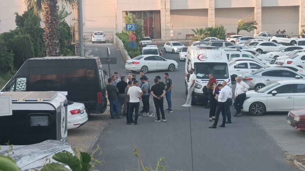 AVM otoparkında korkutan manzara: Bir erkeğin cansız bedeni bulundu!