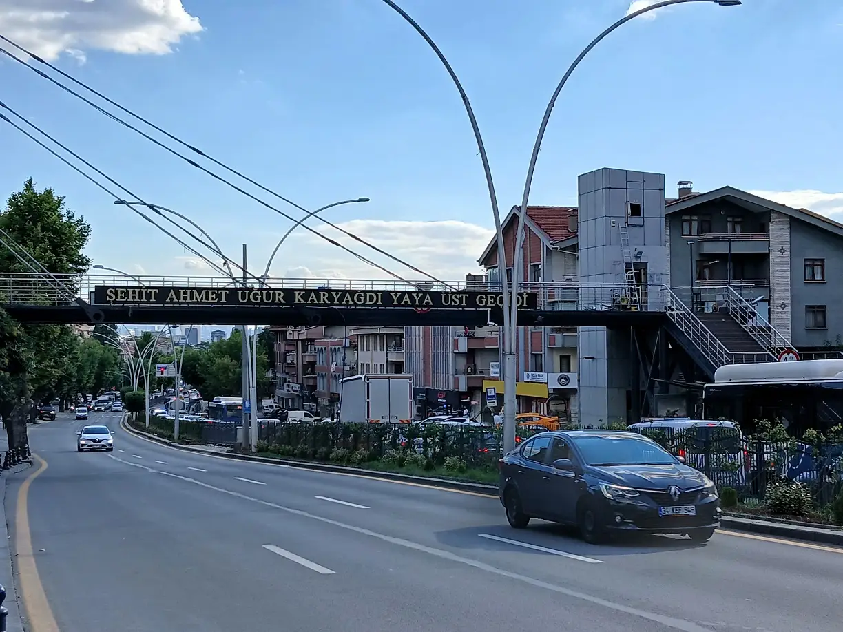 Anfa Altınpark Şehit Ahmet Uğur Karyağdı Yaya Üst Geçidi Irfan Baştuğ Caddesi (1)
