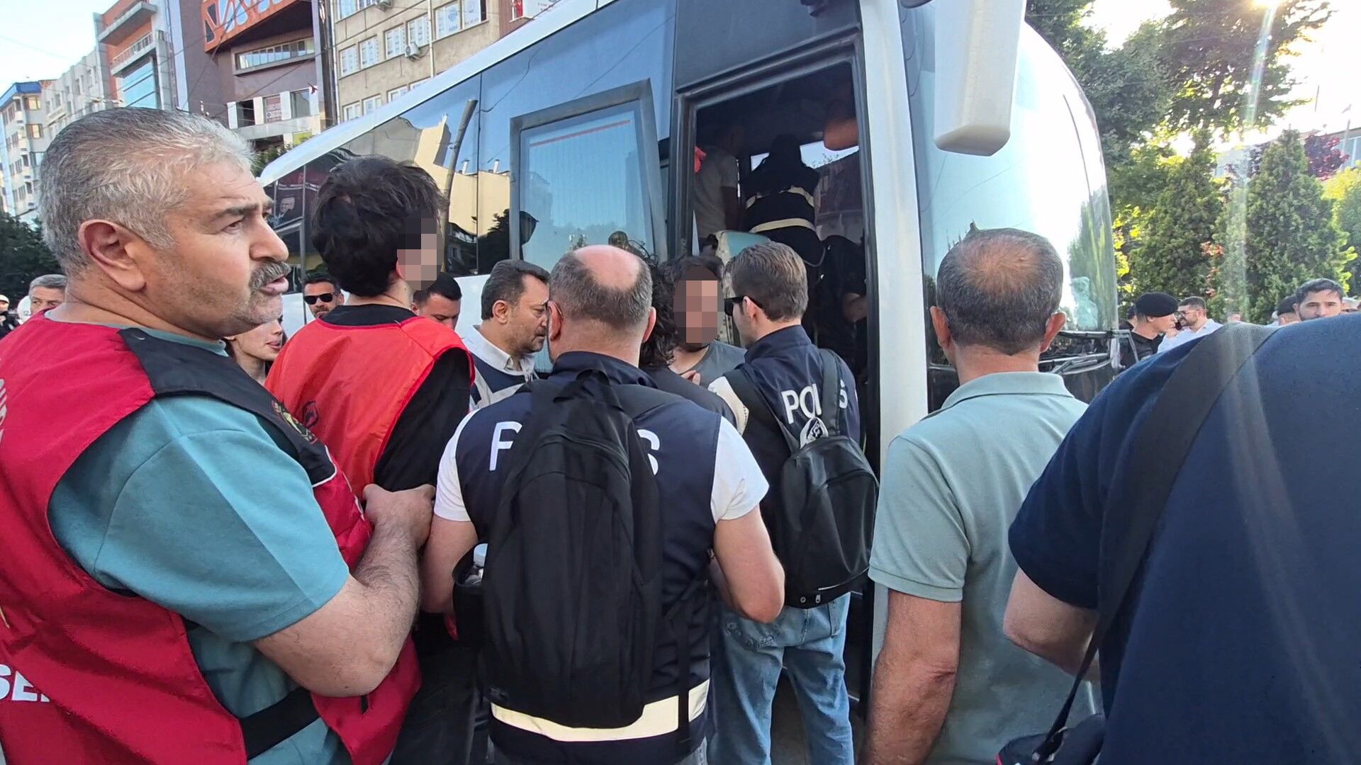 Eskişehir’de Izinsiz Eyleme Polis Müdahalesi 35 Kişi Gözaltında (2)