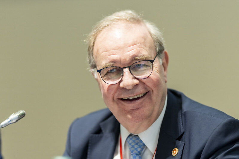Faik Öztrak3
