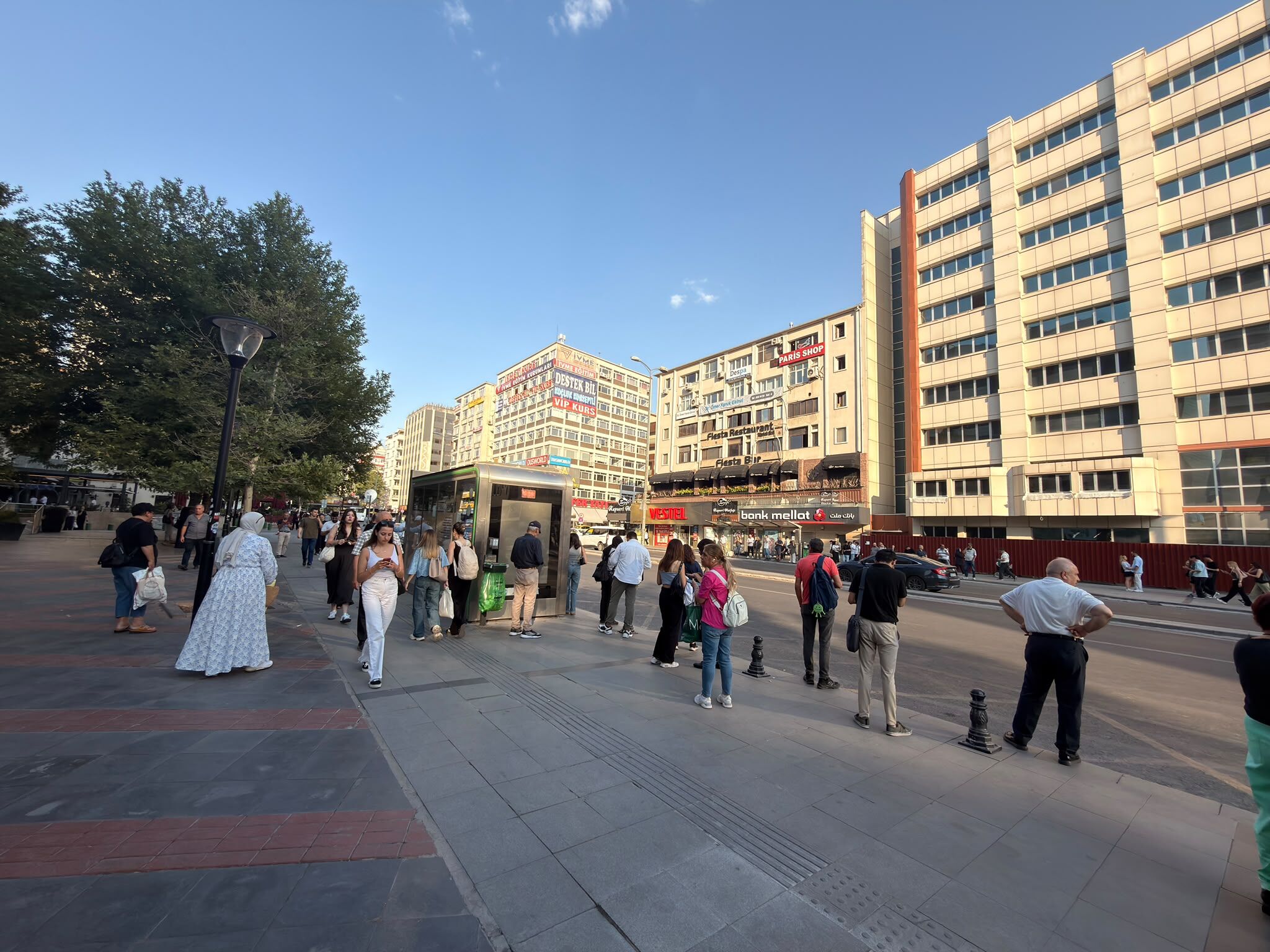 Kizilay Otobüs Bekleme Çi̇lesi̇ (1)