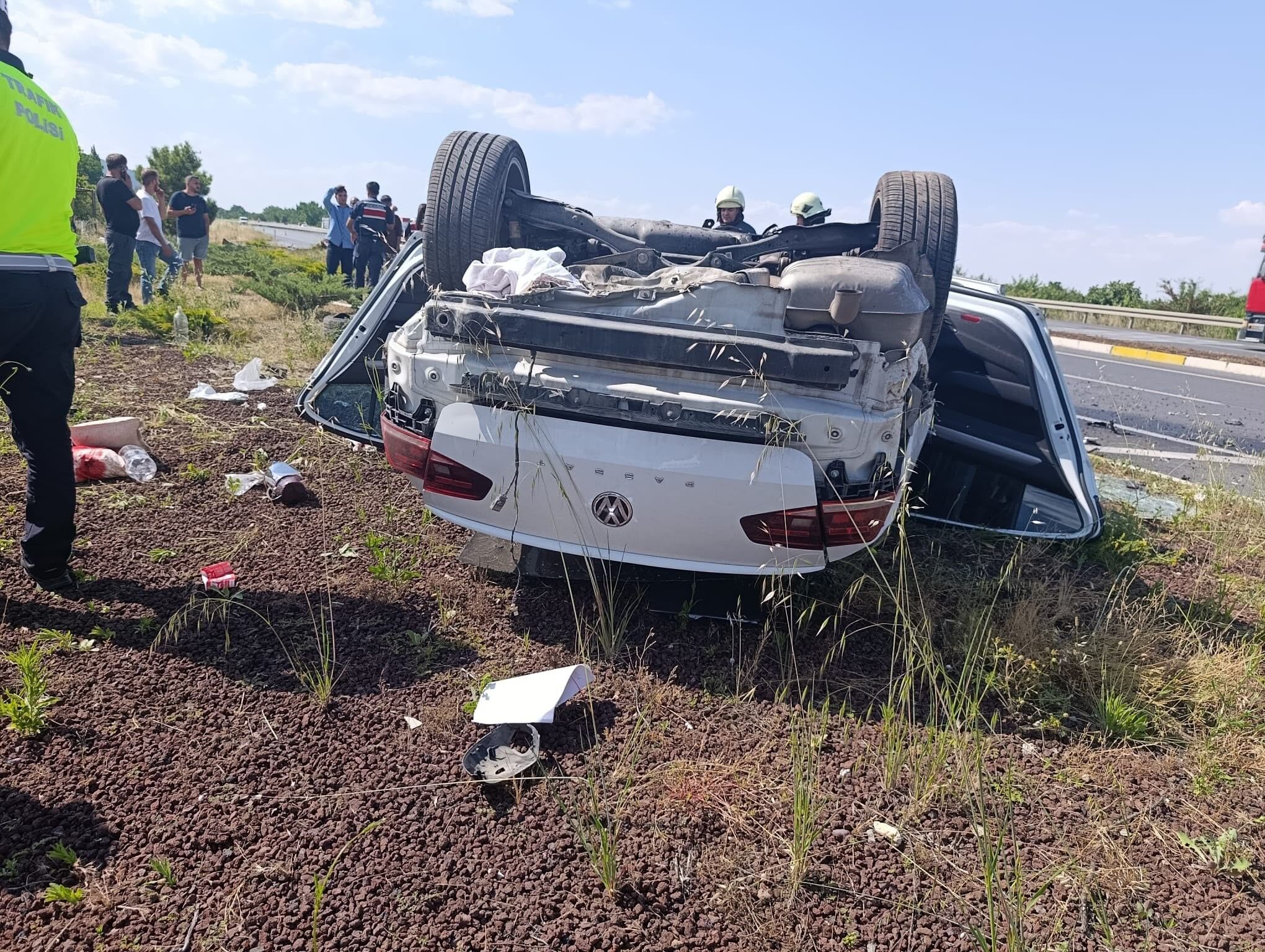 Konya’da Korkutan Kaza Çarpmanın Şiddetiyle Otomobilin Motoru Koptu, 3 Kişi Yaralandı