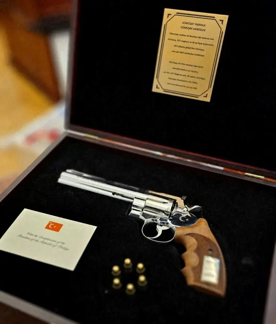 Revolver-1