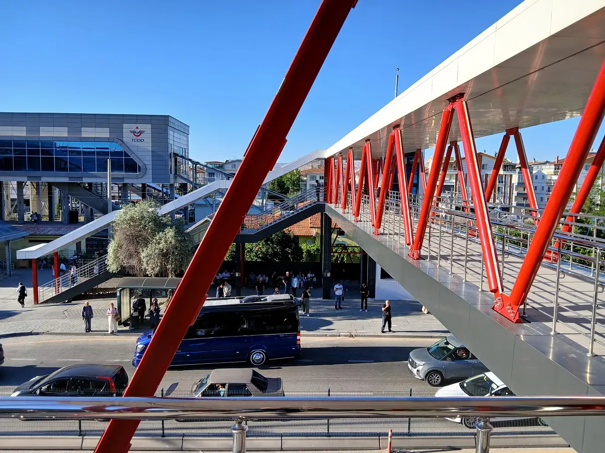 Tcdd Etimesgut Tren Istasyonu Başkentray Istasyon Caddesi Üst Geçit (4)