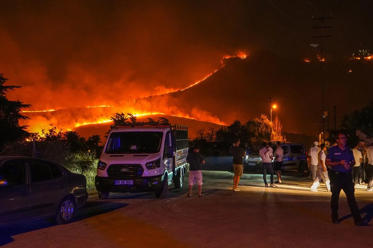 Ankara Mamaktaki Yangin Saatlerdir Sondurulemedi 20170334 2424 Amp