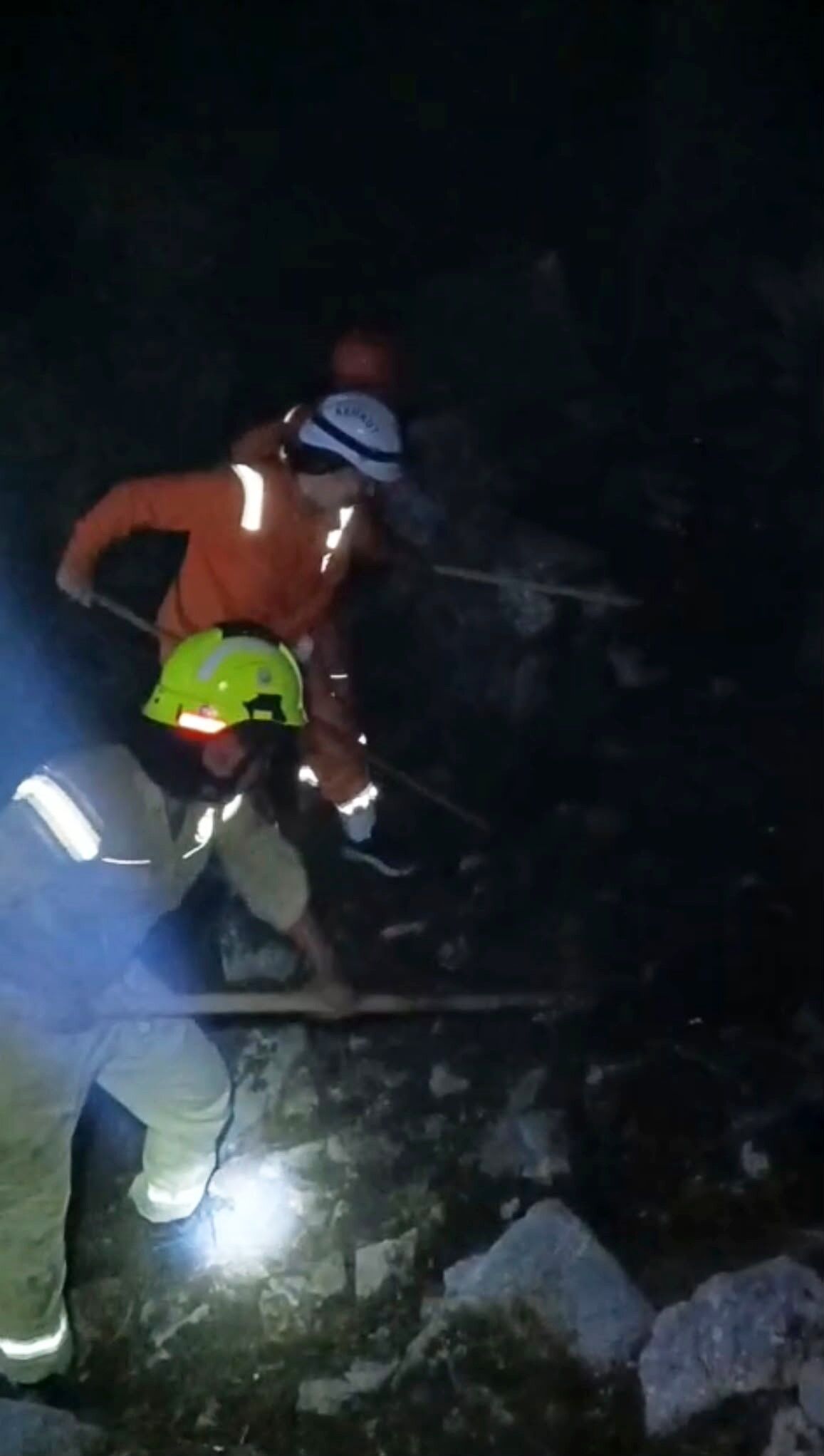 Antalya Kemer’de Orman Yangını Kontrol Altına Alındı Ekipler Gece Boyunca Mücadele Etti