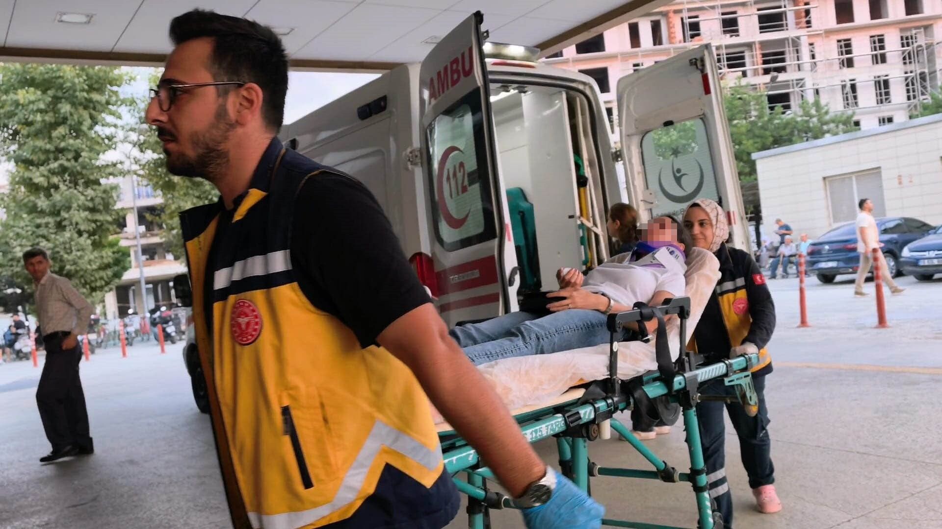 Bursa’da Feci Kaza! İki Otomobil Çarpıştı, 4 Kişi Yaralandı (2)
